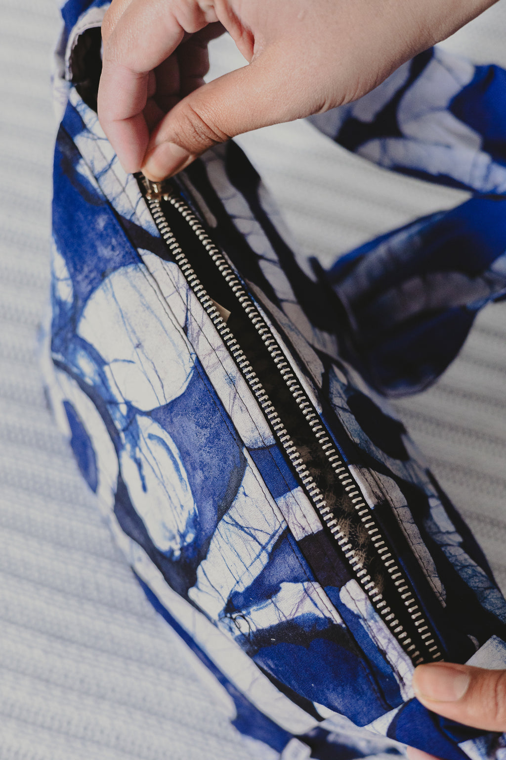 Batik Malla - Royal blue shoulder bag