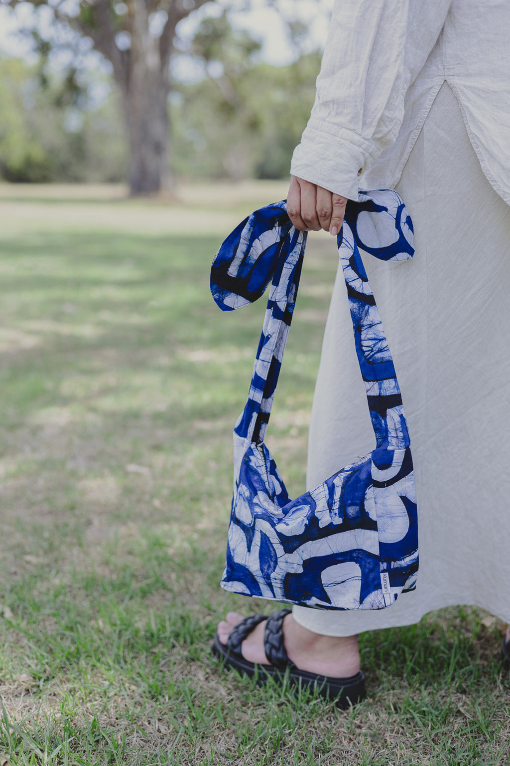 Batik Malla - Royal blue shoulder bag